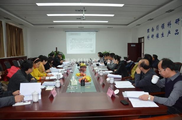 神华“氯化铝溶液高效除铁树脂研究项目”验收聚会召开 神华“氯化铝溶液高效除铁树脂研究项目”验收聚会召开