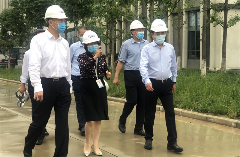 陕西省省长刘国中、西安市市长李明远一行调研高陵uu电玩官网工业园 陕西省省长刘国中、西安市市长李明远一行调研高陵uu电玩官网工业园