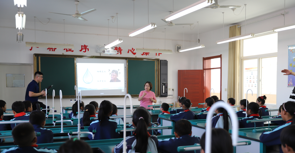 “uu电玩官网科技·与爱偕行”关爱墟落儿童爱心科普进校园公益运动 “uu电玩官网科技·与爱偕行”关爱墟落儿童爱心科普进校园公益运动
